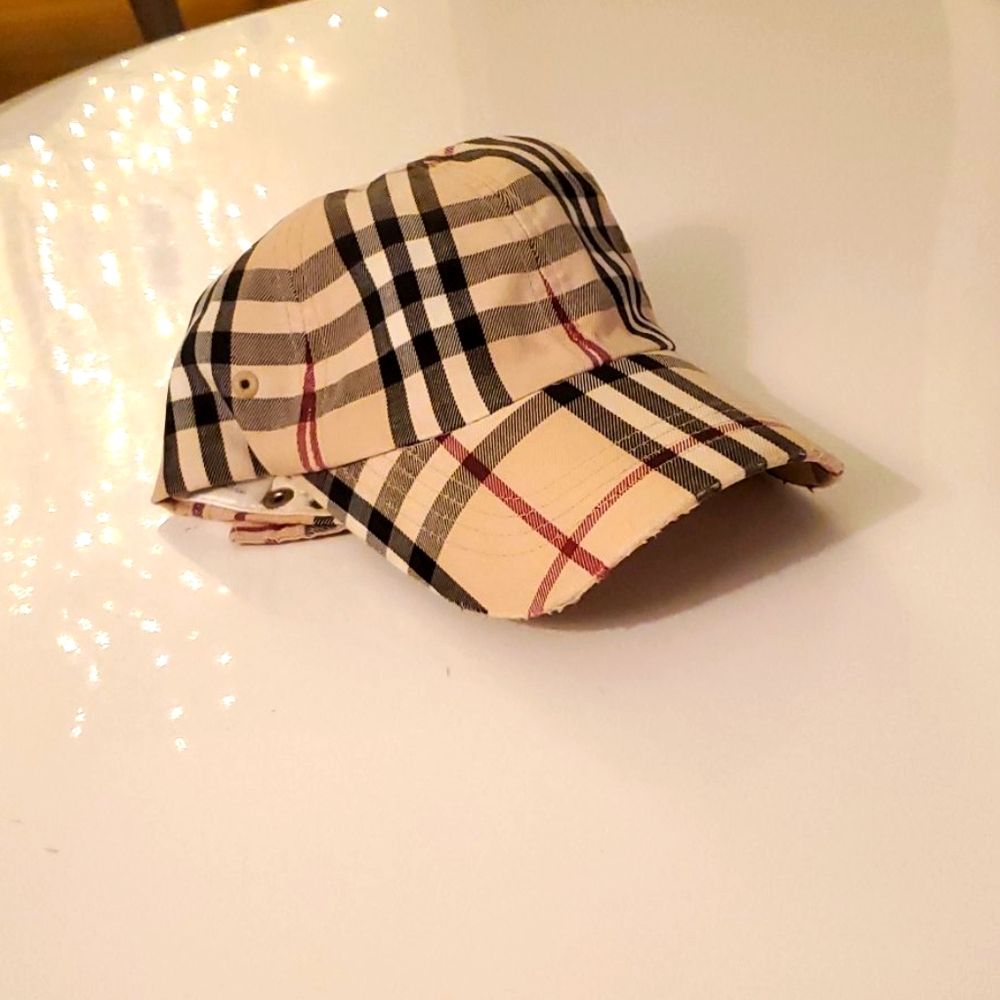 Burberry womans hat